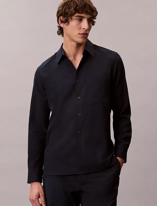 Camisa clásica lisa de seersucker Camisa clásica lisa de seersucker