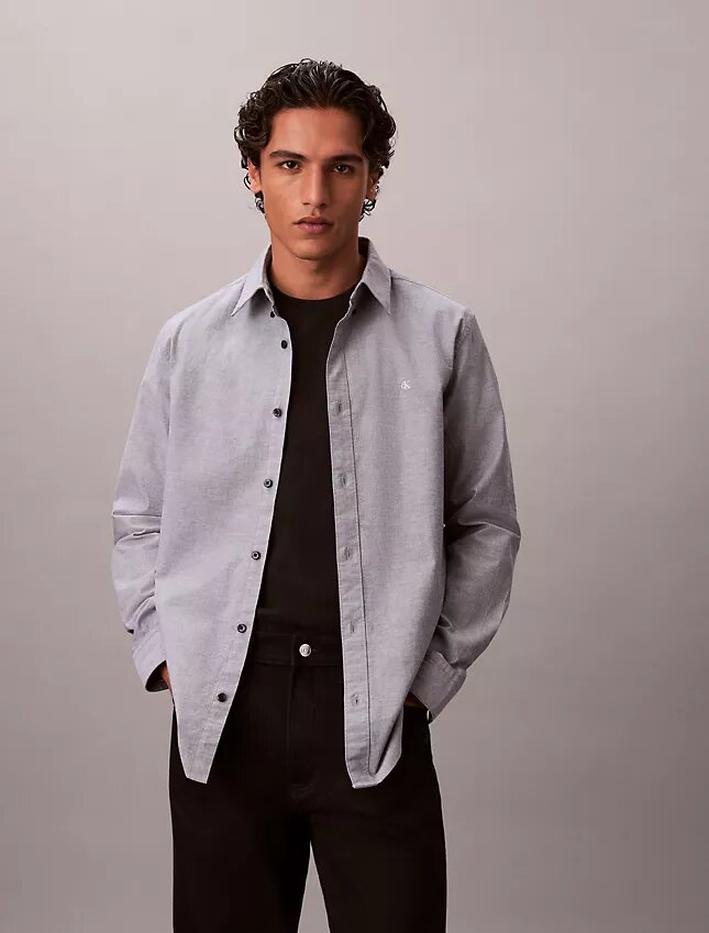 Camisa clásica lisa Oxford con botones Camisa clásica lisa Oxford con botones