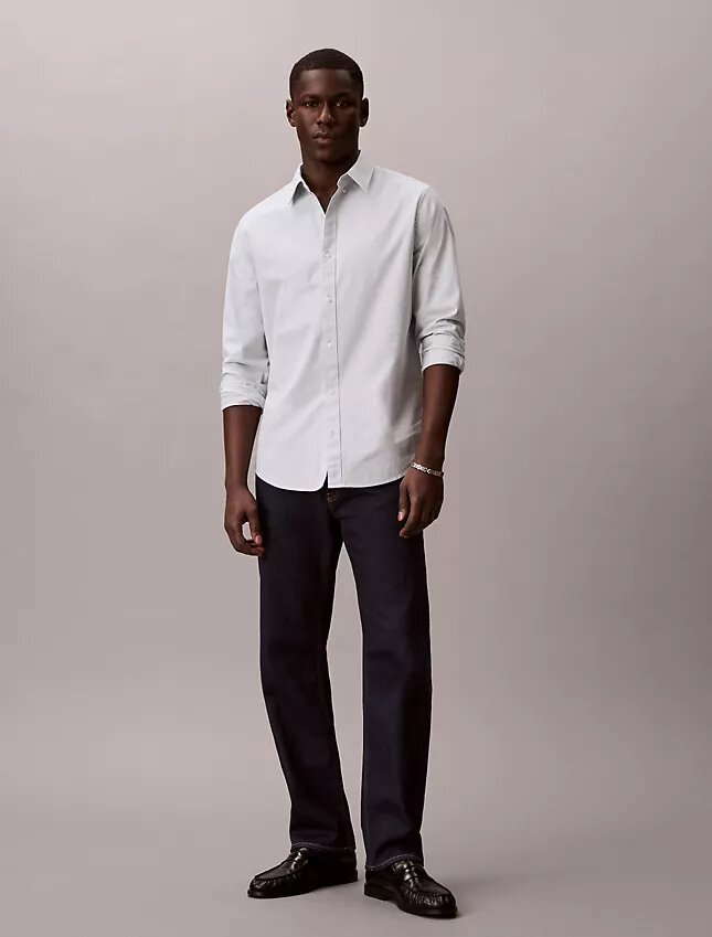 Camisa clásica lisa Oxford con botones Camisa clásica lisa Oxford con botones