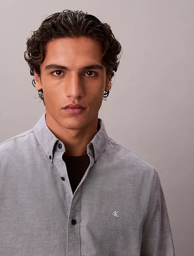Camisa clásica lisa Oxford con botones Camisa clásica lisa Oxford con botones