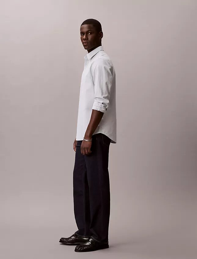 Camisa clásica lisa Oxford con botones Camisa clásica lisa Oxford con botones