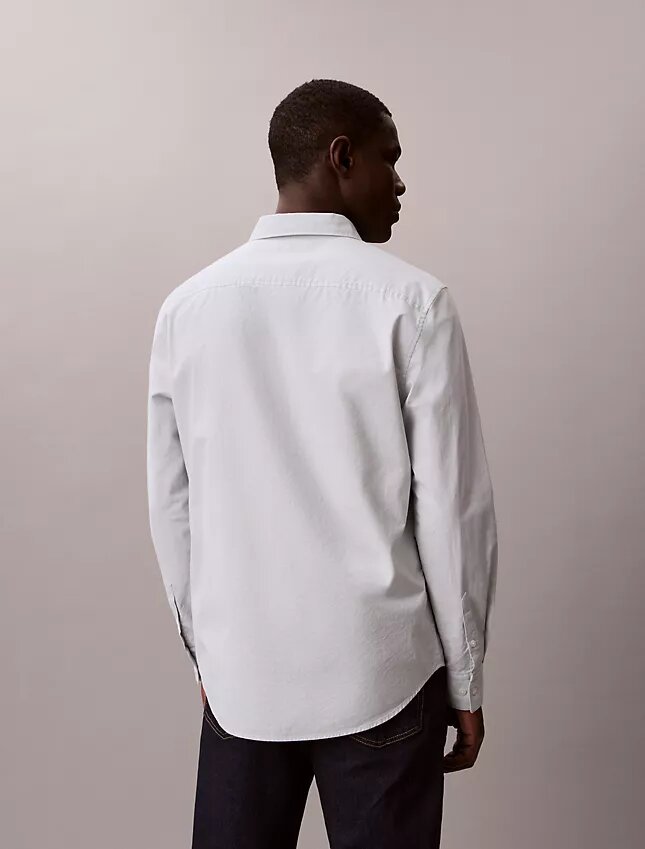 Camisa clásica lisa Oxford con botones Camisa clásica lisa Oxford con botones