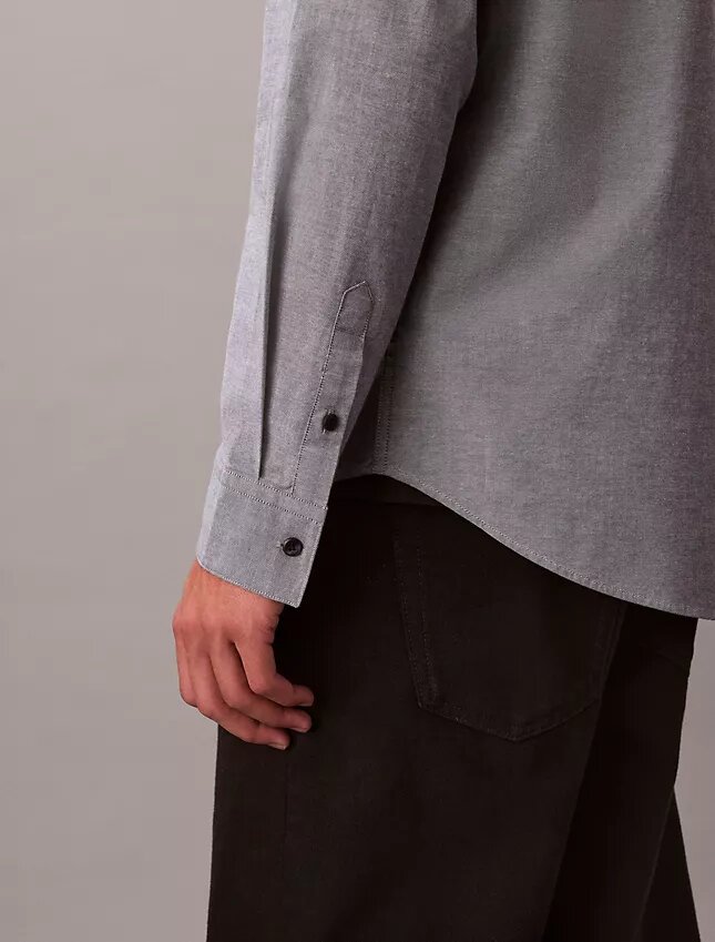 Camisa clásica lisa Oxford con botones Camisa clásica lisa Oxford con botones