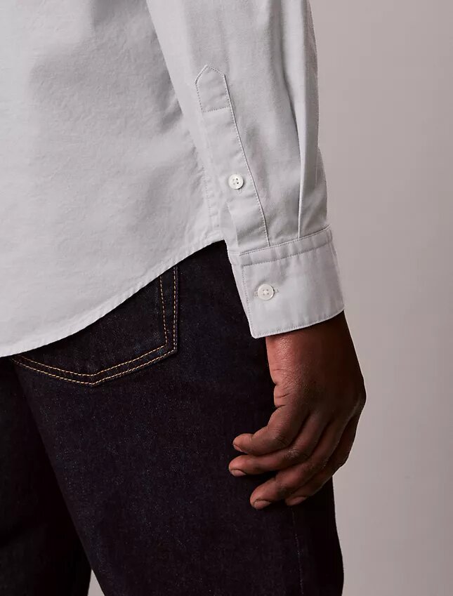 Camisa clásica lisa Oxford con botones Camisa clásica lisa Oxford con botones