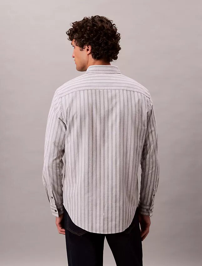 Camisa clásica Oxford a rayas con botones Camisa clásica Oxford a rayas con botones