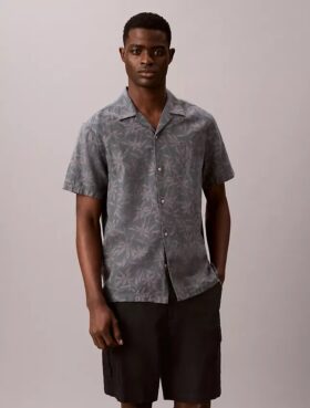 Camisa cómoda de lino y algodón con cuello camp