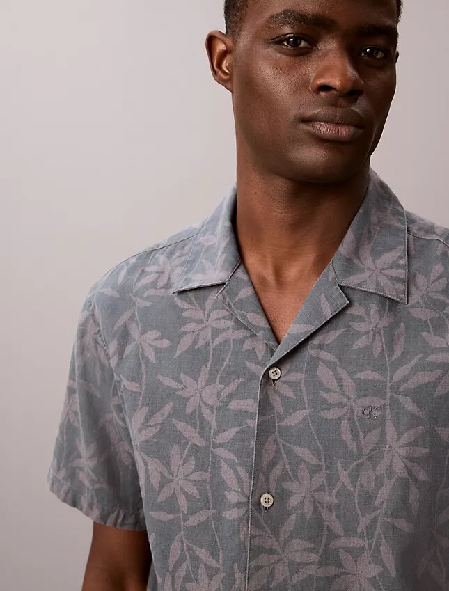 Camisa cómoda de lino y algodón con cuello camp Camisa cómoda de lino y algodón con cuello camp