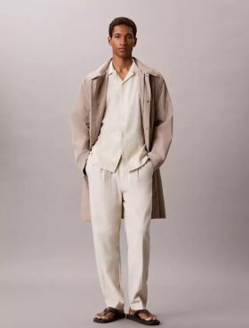 Camisa cómoda de lino y algodón con cuello camp