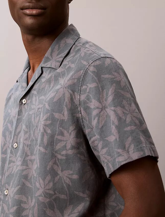 Camisa cómoda de lino y algodón con cuello camp Camisa cómoda de lino y algodón con cuello camp