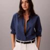 Camisa con botones y bordado inglés Camisa con botones y bordado inglés