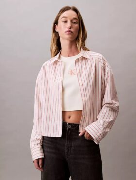 Camisa corta de corte cuadrado con botones y rayas