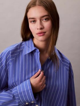 Camisa corta de corte cuadrado con botones y rayas
