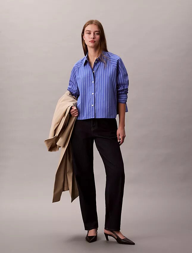 Camisa corta de corte cuadrado con botones y rayas Camisa corta de corte cuadrado con botones y rayas