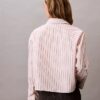 Camisa corta de corte cuadrado con botones y rayas Camisa corta de corte cuadrado con botones y rayas