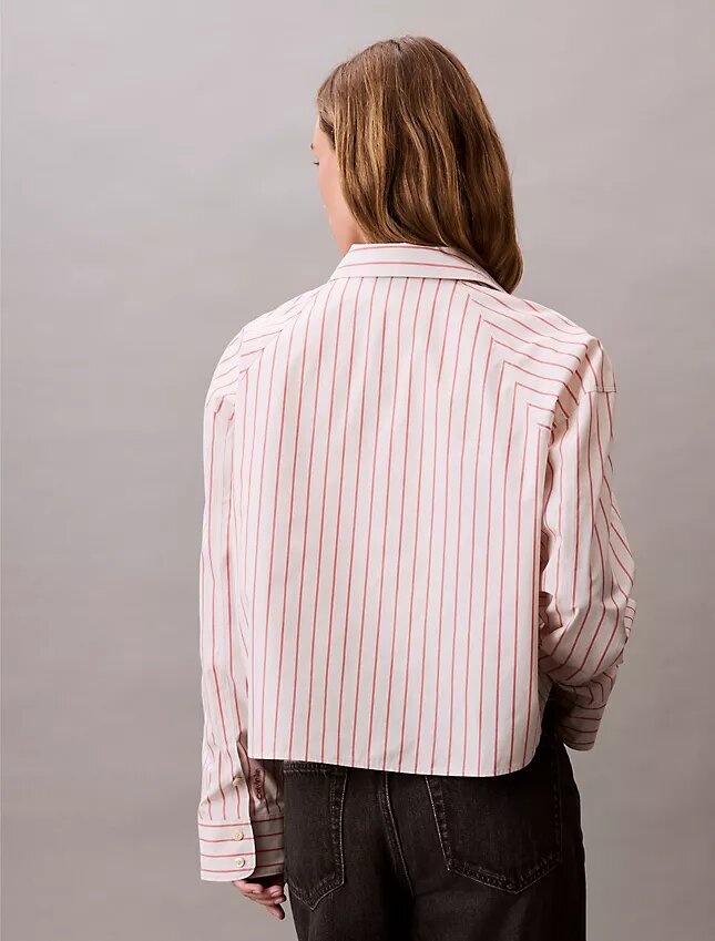 Camisa corta de corte cuadrado con botones y rayas Camisa corta de corte cuadrado con botones y rayas