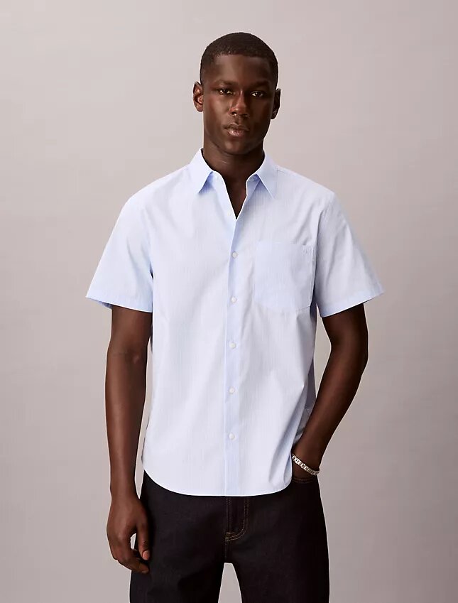 Camisa de algodón Cotton Stretch con rayas finas y botones Camisa de algodón Cotton Stretch con rayas finas y botones