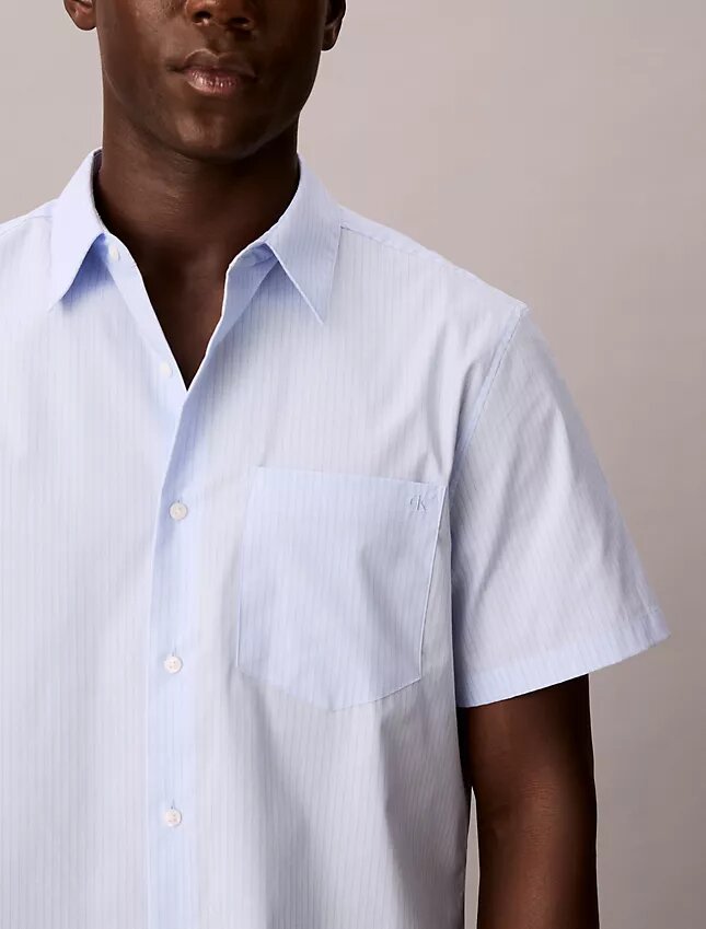 Camisa de algodón Cotton Stretch con rayas finas y botones Camisa de algodón Cotton Stretch con rayas finas y botones