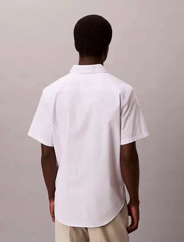 Camisa de algodón Cotton Stretch con rayas finas y botones Camisa de algodón Cotton Stretch con rayas finas y botones