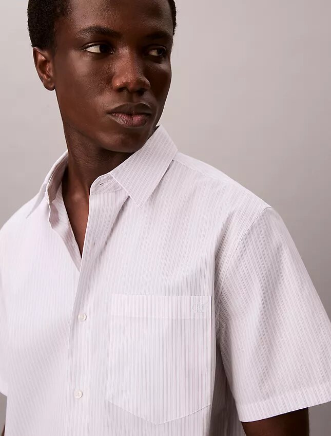 Camisa de algodón Cotton Stretch con rayas finas y botones Camisa de algodón Cotton Stretch con rayas finas y botones
