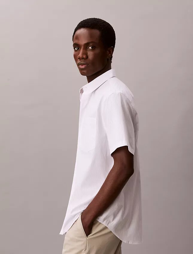 Camisa de algodón Cotton Stretch con rayas finas y botones Camisa de algodón Cotton Stretch con rayas finas y botones