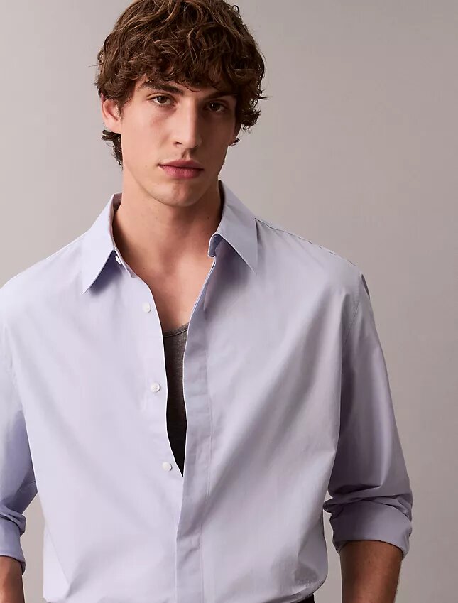 Camisa de algodón lisa de corte holgado con botones Camisa de algodón lisa de corte holgado con botones
