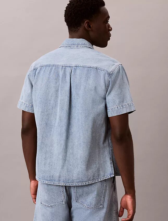 Camisa de Denim utilitaria con botones Camisa de Denim utilitaria con botones