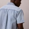 Camisa de Denim utilitaria con botones Camisa de Denim utilitaria con botones