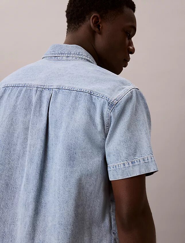 Camisa de Denim utilitaria con botones Camisa de Denim utilitaria con botones
