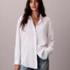 Camisa de lyocell con solapa enrollada y botones