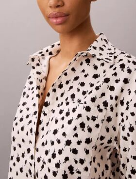 Camisa de lyocell con solapa enrollada y botones