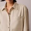 Camisa de lyocell con solapa enrollada y botones
