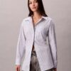 Camisa de popelín a rayas con botones y corte holgado Camisa de popelín a rayas con botones y corte holgado