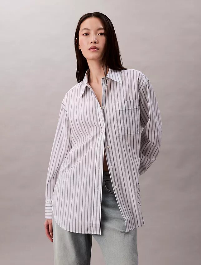 Camisa de popelín a rayas con botones y corte holgado Camisa de popelín a rayas con botones y corte holgado