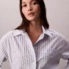 Camisa de popelín a rayas con botones y corte holgado Camisa de popelín a rayas con botones y corte holgado