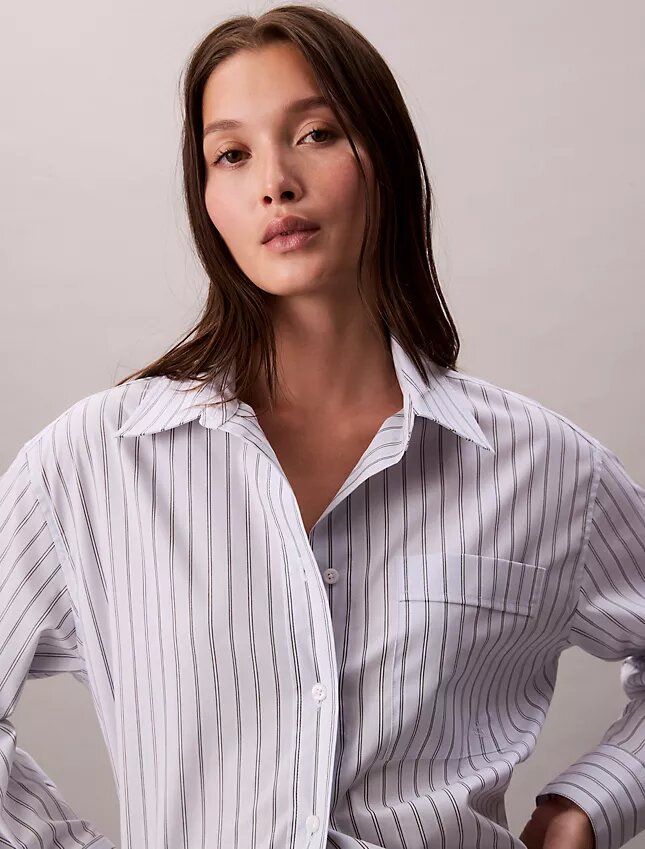 Camisa de popelín a rayas con botones y corte holgado Camisa de popelín a rayas con botones y corte holgado