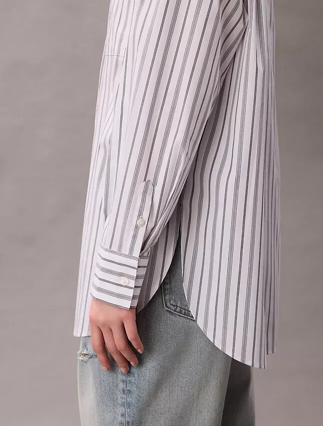 Camisa de popelín a rayas con botones y corte holgado Camisa de popelín a rayas con botones y corte holgado