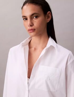 Camisa de popelín con botones y corte holgado