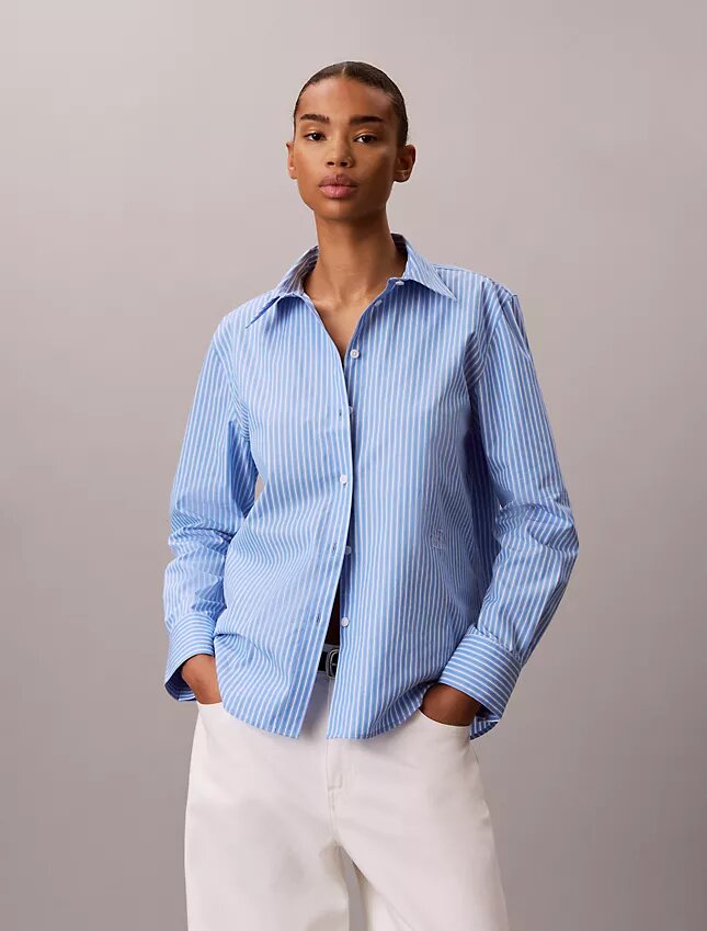 Camisa de popelín de algodón con rayas y logotipo bordado Camisa de popelín de algodón con rayas y logotipo bordado