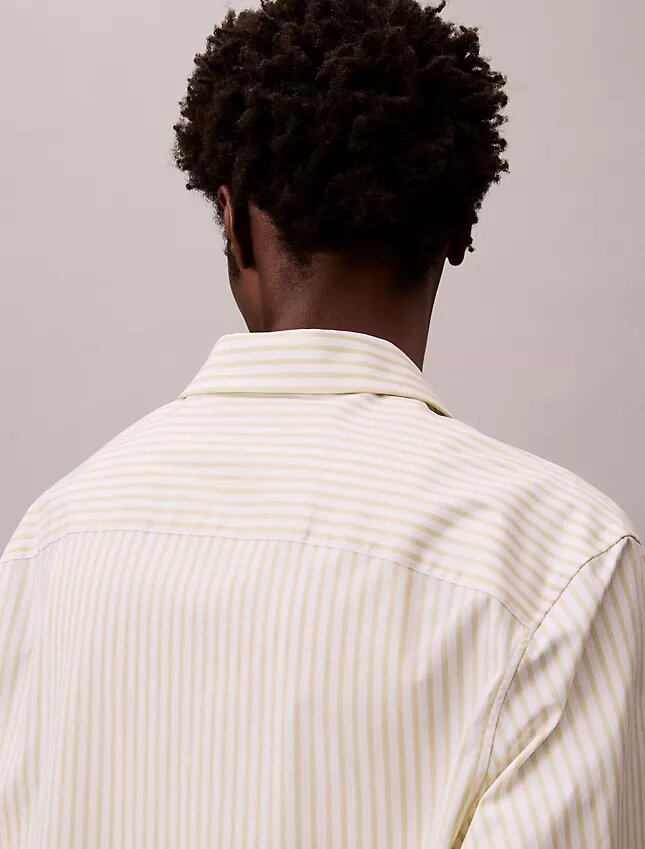 Camisa de popelín elástico de algodón a rayas con botones Camisa de popelín elástico de algodón a rayas con botones