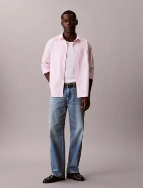 Camisa de popelín lavado con cuello de punta y corte holgado