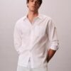 Camisa de popelín lavado con cuello de punta y corte holgado