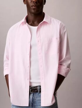 Camisa de popelín lavado con cuello de punta y corte holgado