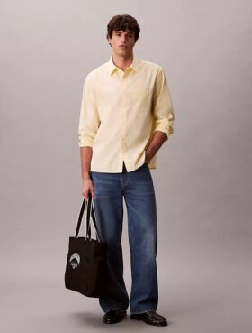 Camisa de popelín lavado con cuello de punta y corte holgado
