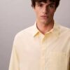 Camisa de popelín lavado con cuello de punta y corte holgado