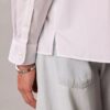 Camisa de popelín lavado con cuello de punta y corte holgado