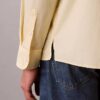 Camisa de popelín lavado con cuello de punta y corte holgado