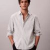 Camisa de popelín lavado con rayas teñidas en hilo Camisa de popelín lavado con rayas teñidas en hilo