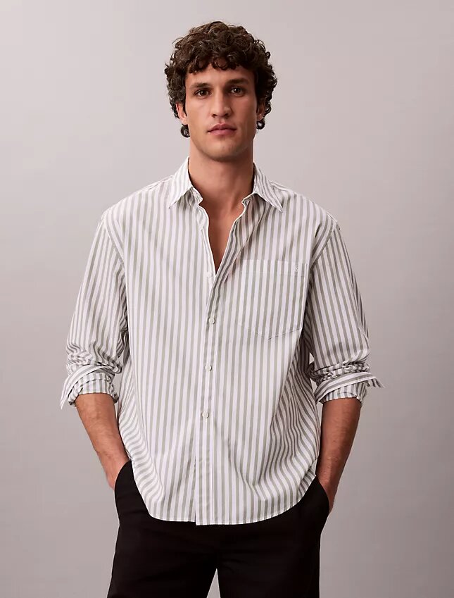 Camisa de popelín lavado con rayas teñidas en hilo Camisa de popelín lavado con rayas teñidas en hilo