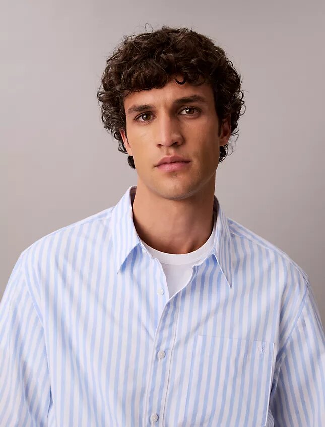 Camisa de popelín lavado con rayas teñidas en hilo Camisa de popelín lavado con rayas teñidas en hilo