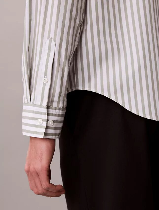 Camisa de popelín lavado con rayas teñidas en hilo Camisa de popelín lavado con rayas teñidas en hilo